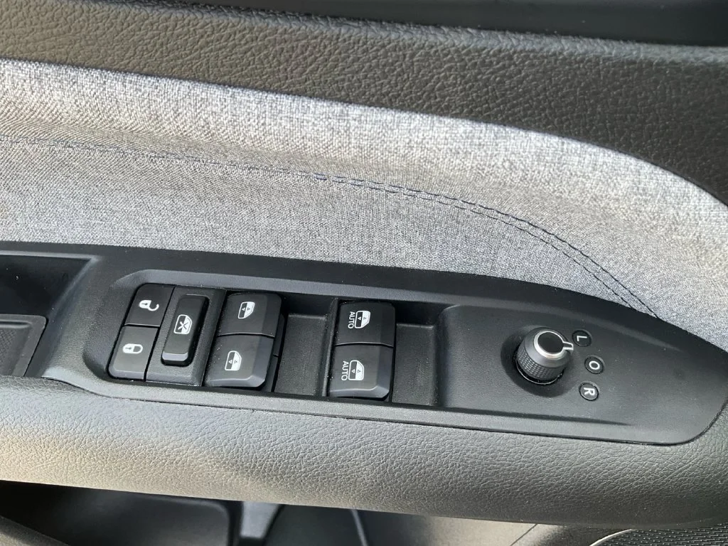 Used 2024 Black Jeep Latitude image 25