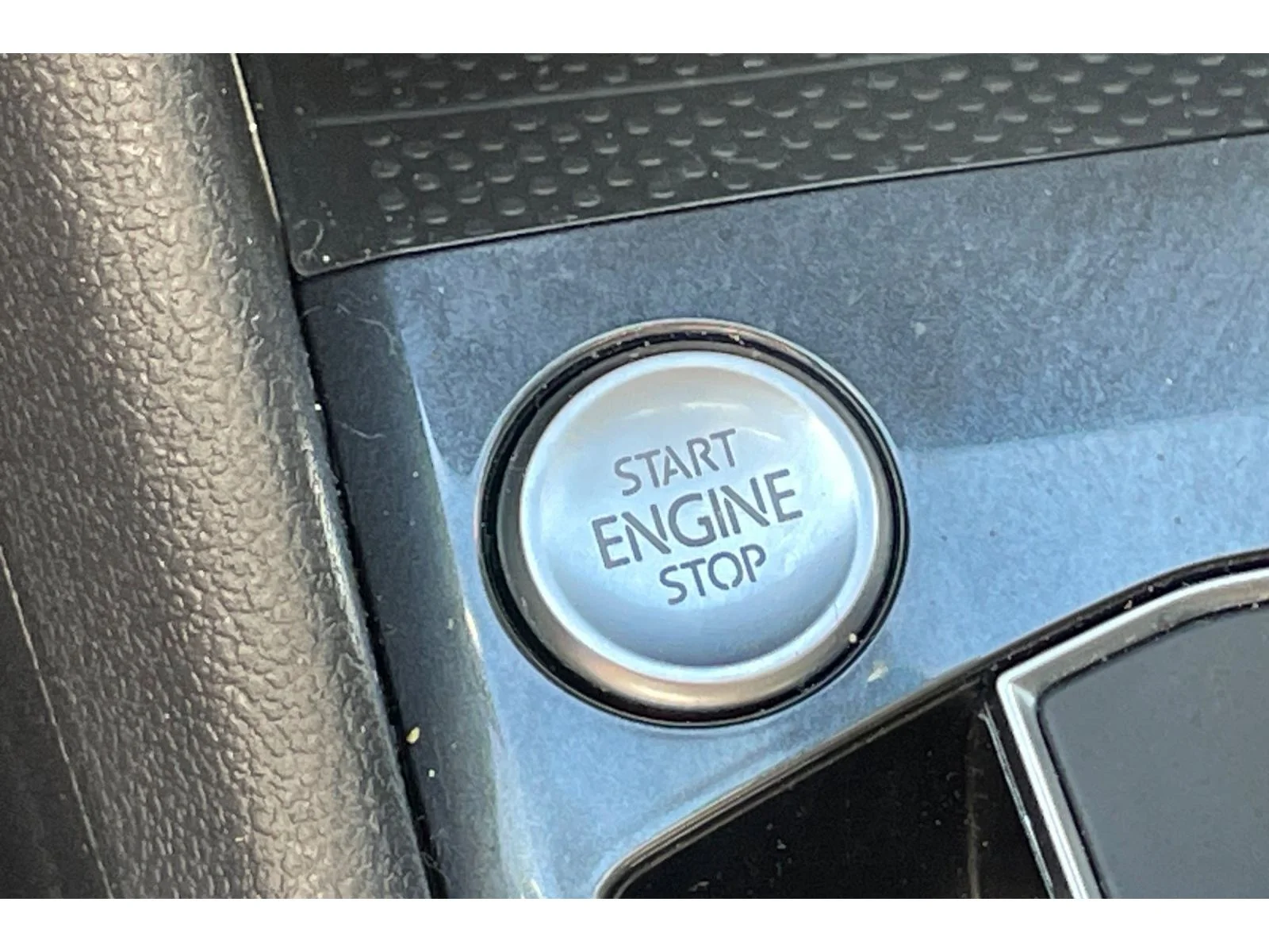 Used 2021 Pyrite Silver Metallic Volkswagen SE image 33