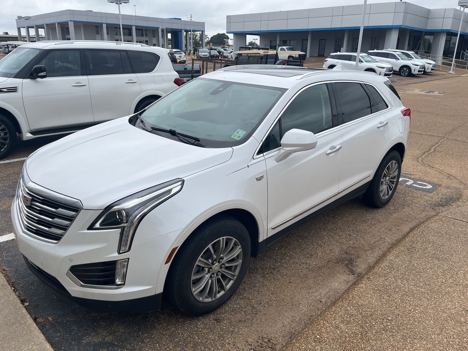 Used 2017 Cadillac XT5 Luxury with VIN 1GYKNBRS6HZ113656 for sale in Jackson, MS