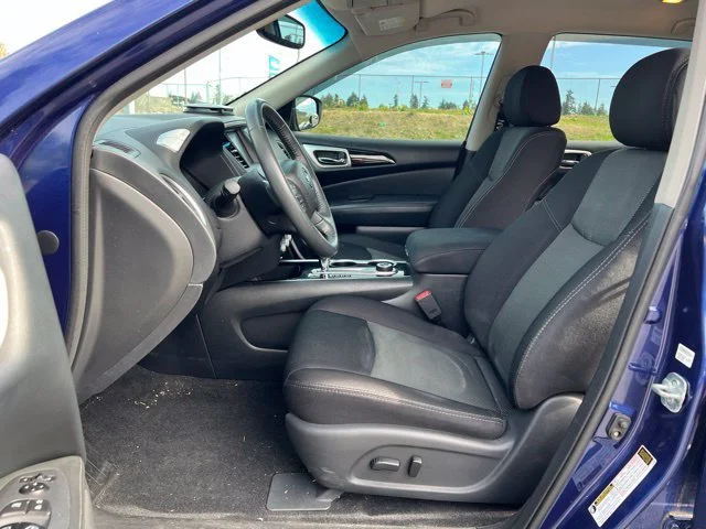 Used 2018 Caspian Blue Nissan SV image 12