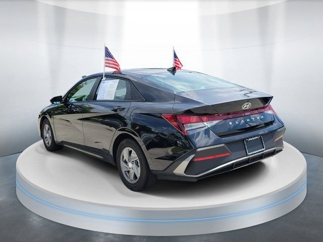 Certified Used 2025 Black Hyundai SE image 3