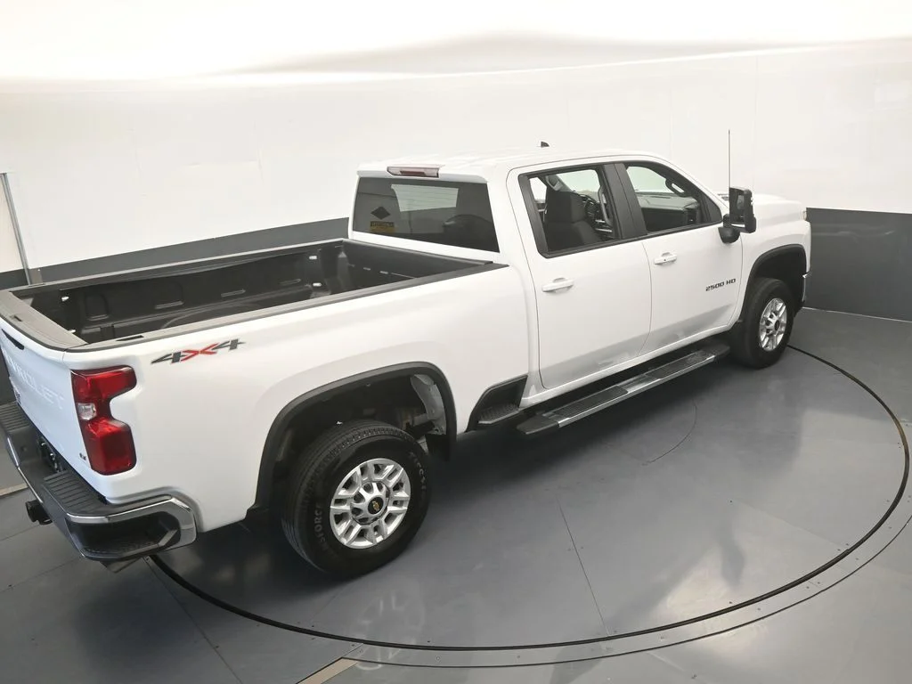 Used 2025 Summit White Chevrolet LT image 56