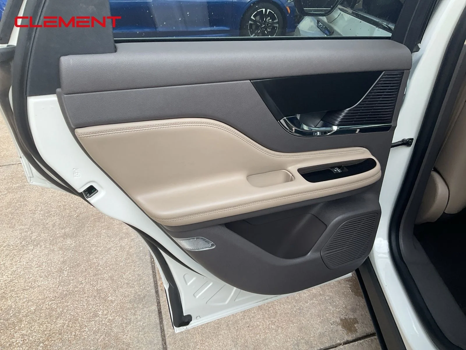 Used 2022 White Lincoln Reserve image 20
