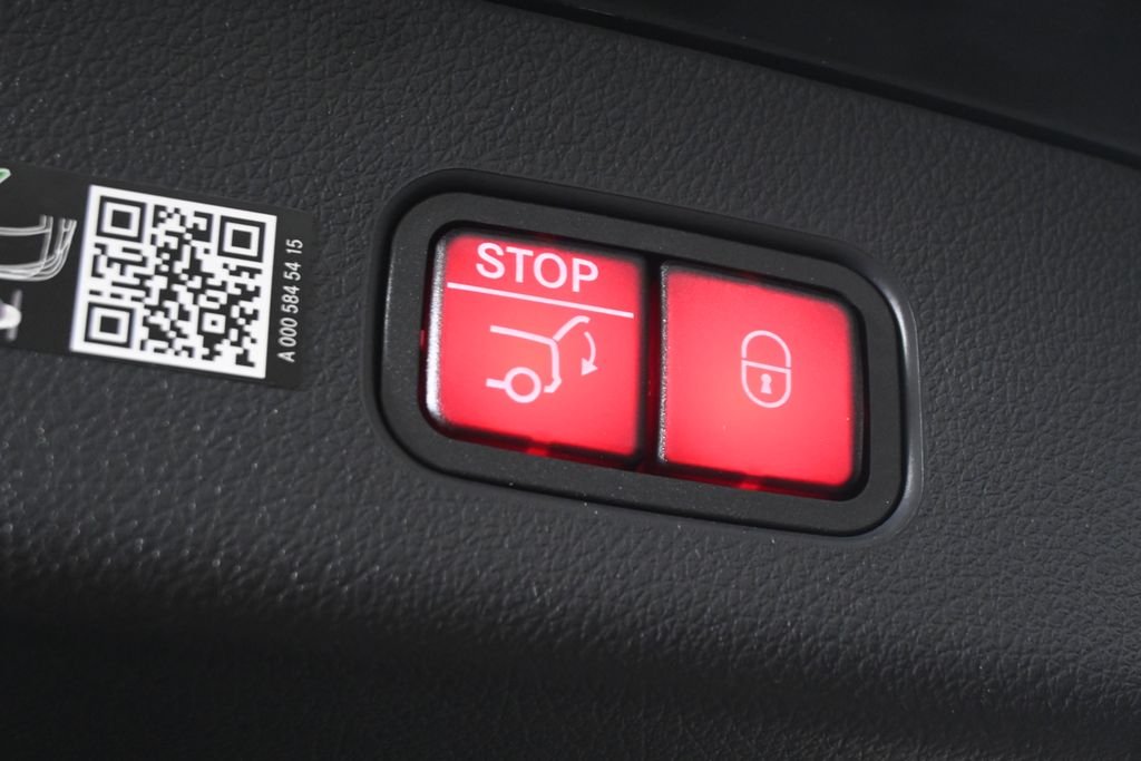 Used 2026 Black Mercedes-Benz GLC 300 image 36