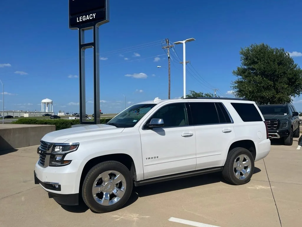 Used 2019 IRIDESCENT PEARL TRICOAT Chevrolet Premier image 1
