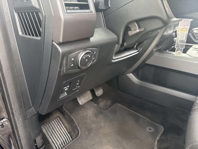 Used 2019 Agate Black Metallic Ford XLT image 28