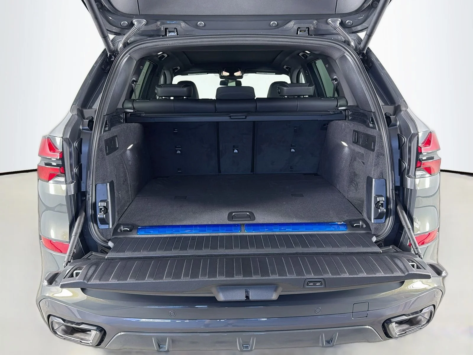 New 2026 Dravit Grey Metallic BMW xDrive50e image 28