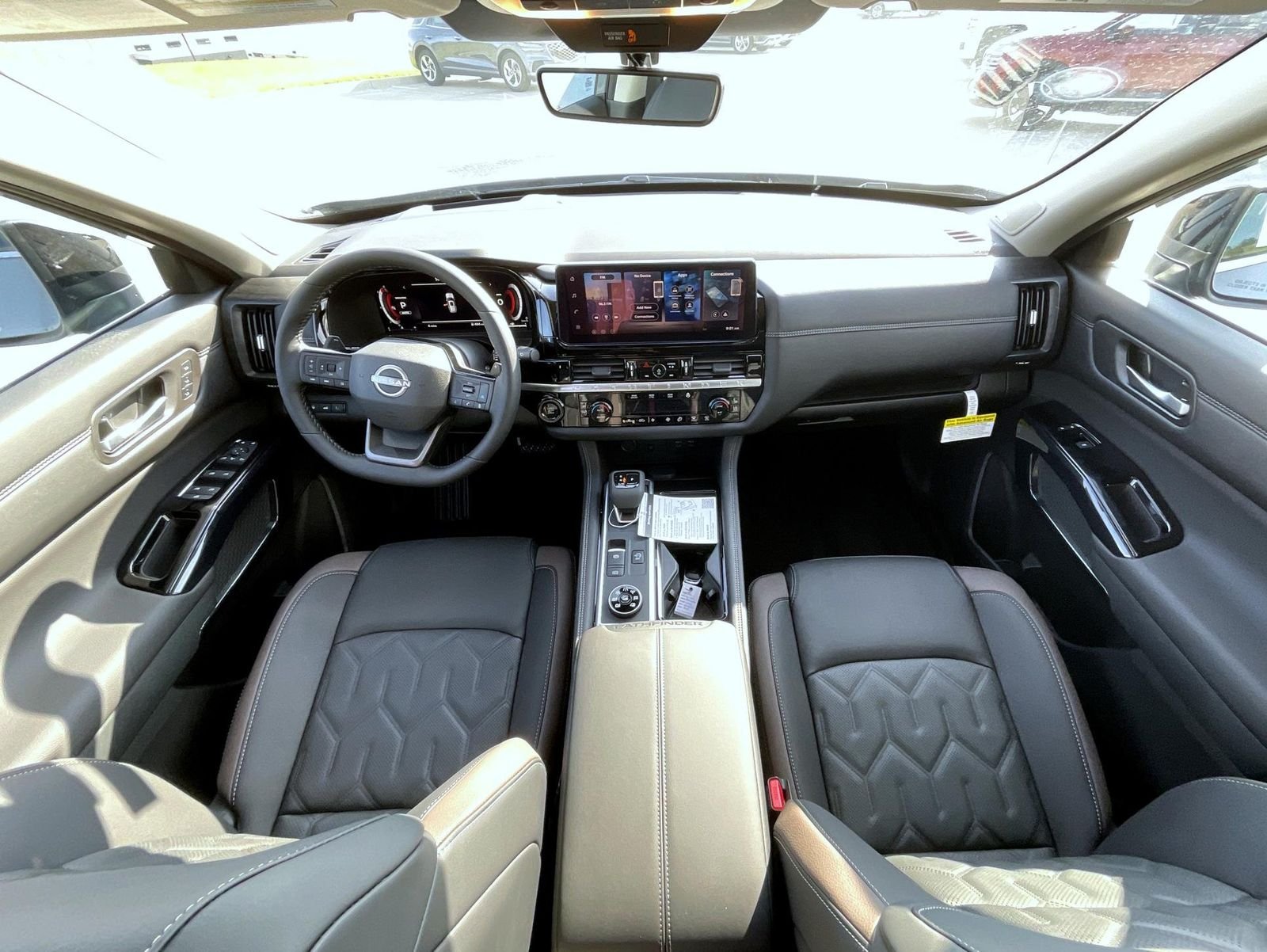New 2026 Boulder Gray Pearl / Super Black Two-tone Nissan Platinum image 15