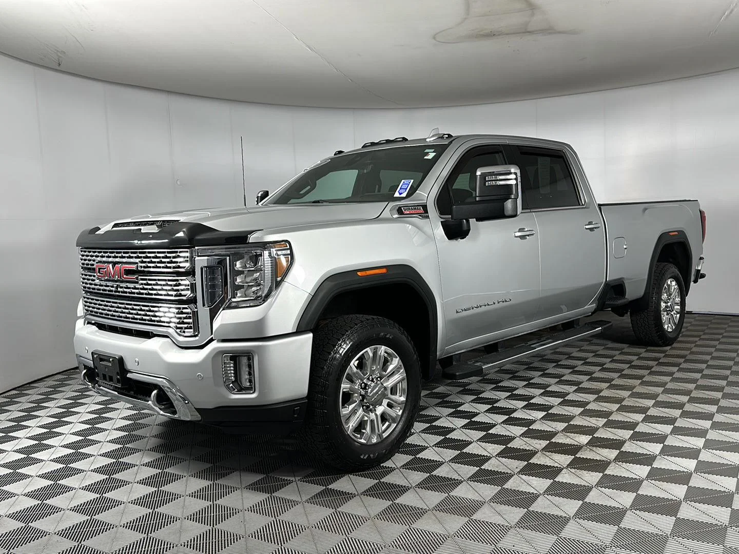 Used 2022 Quicksilver Metallic GMC Denali image 5