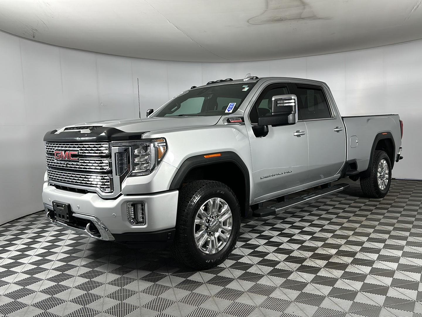 Used 2022 Quicksilver Metallic GMC Denali image 5