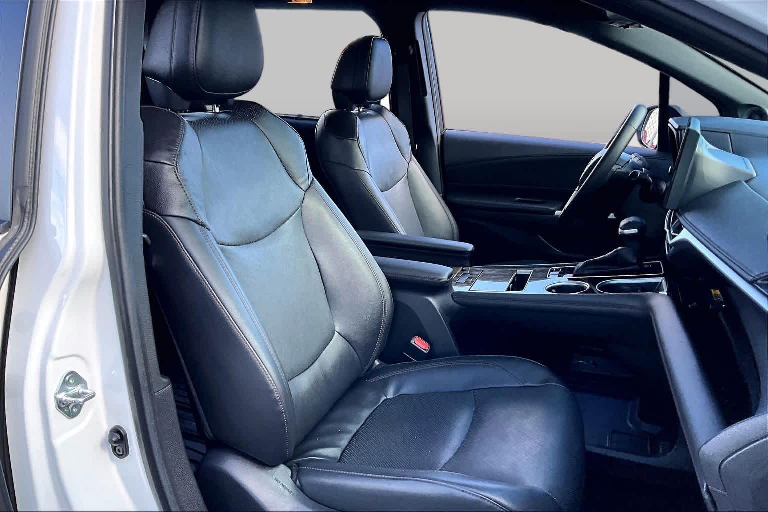 Used 2025 Wind Chill Pearl Toyota Limited image 8