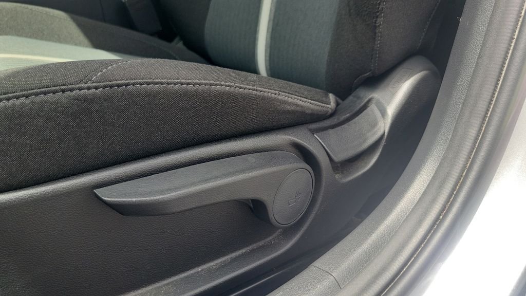 Certified Used 2022 Silver Hyundai SE image 16