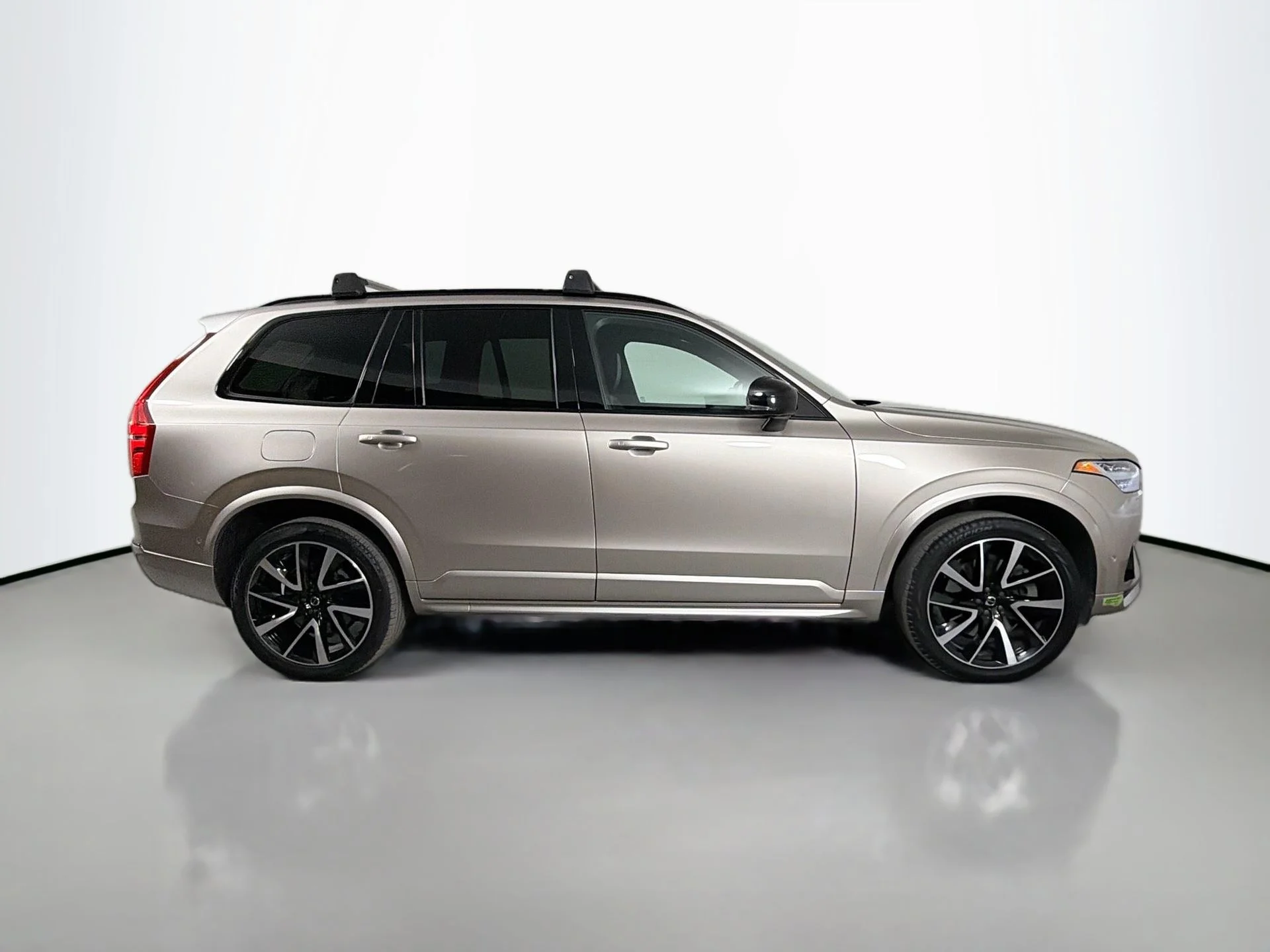 Certified Used 2023 Bright Dusk Volvo Plus image 5