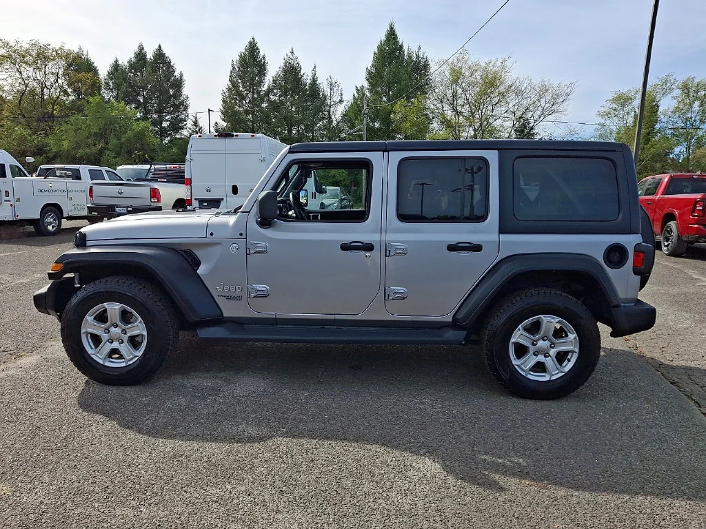 Used 2019 Silver Jeep Unlimited Sport S image 7