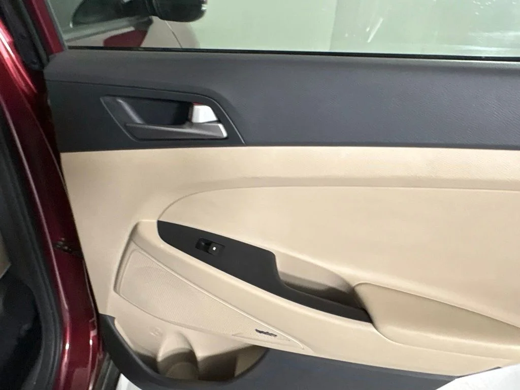 Used 2018 Red Hyundai SEL Plus image 21