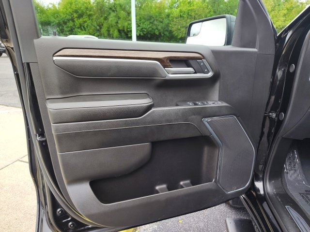 Used 2025 Black GMC Elevation image 12