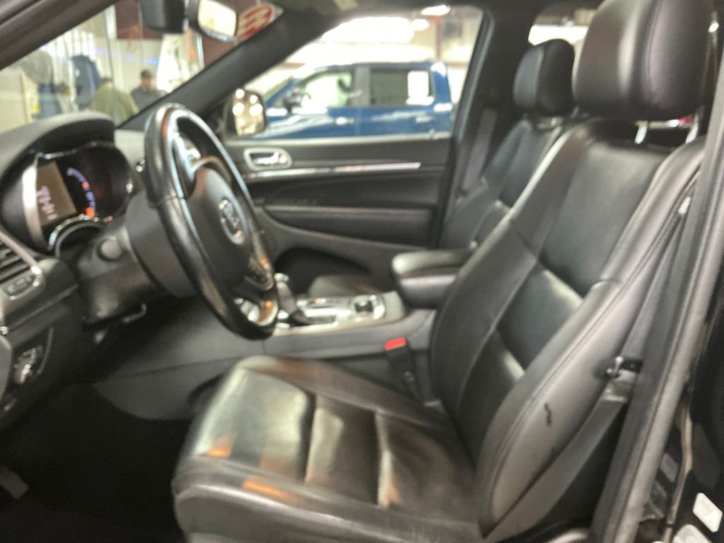 Used 2022 Black Jeep Limited image 14