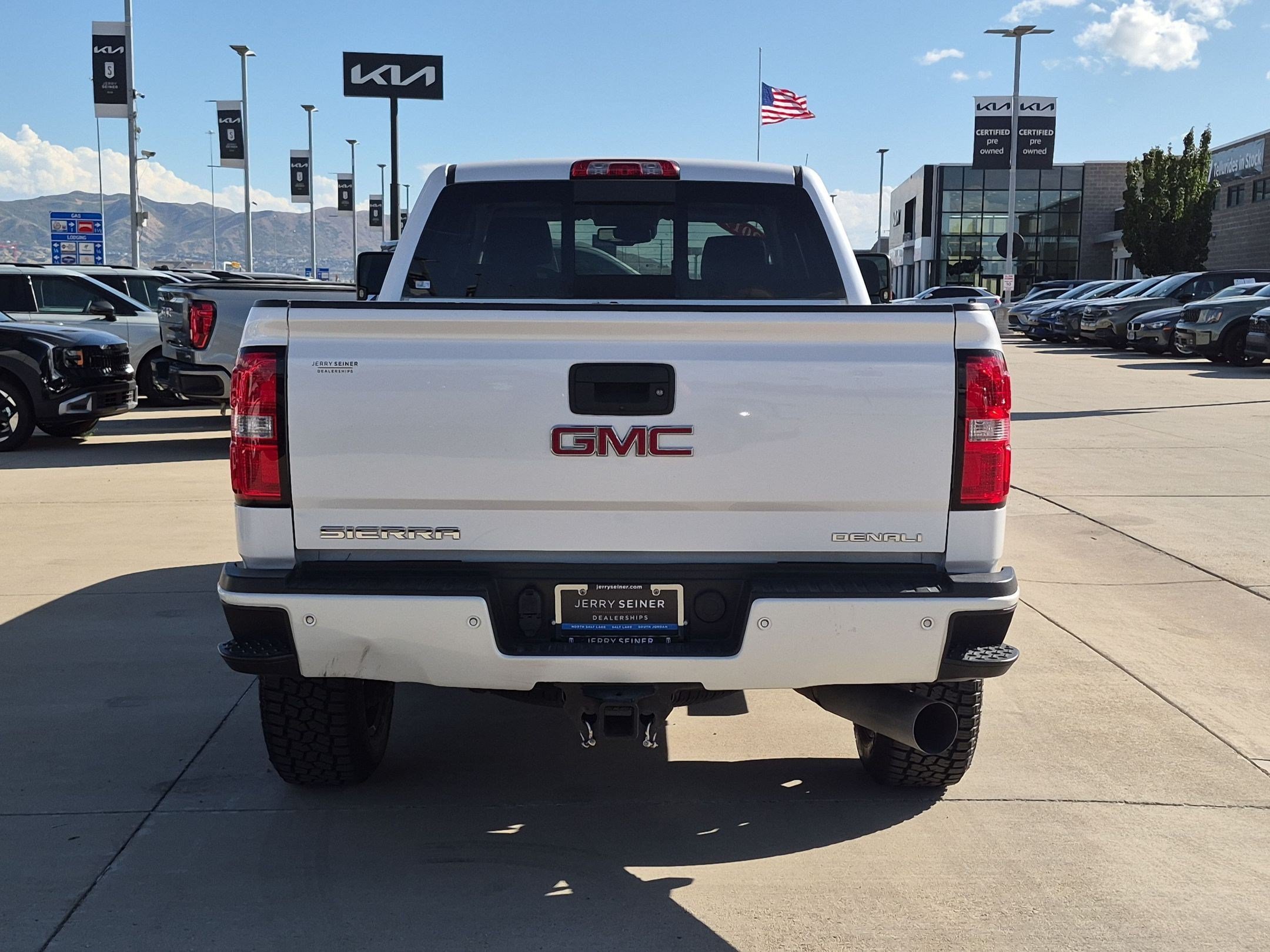 Used 2019 White Frost Tricoat GMC Denali image 4