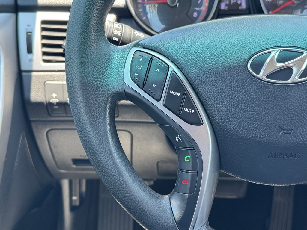 Used 2014 Shimmering Silver Hyundai Base image 11
