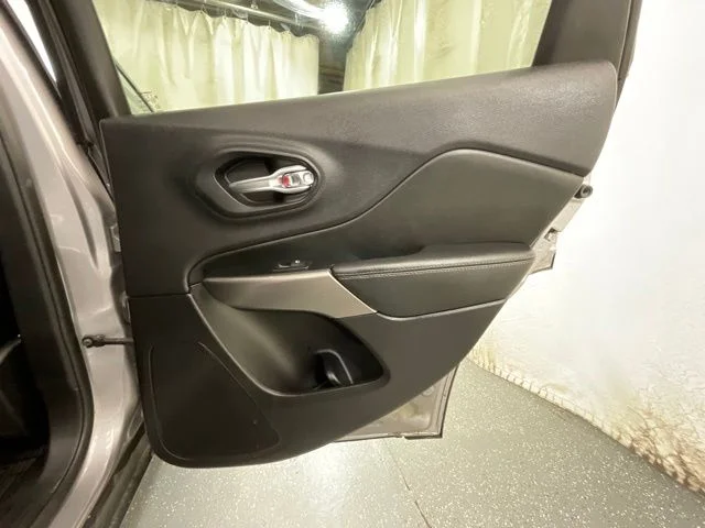 Used 2022 Silver Jeep Limited image 24