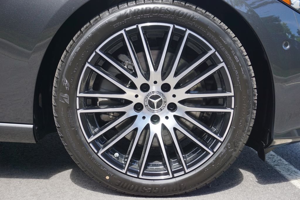 Used 2025 Graphite Gray Metallic Mercedes-Benz C 300 image 17