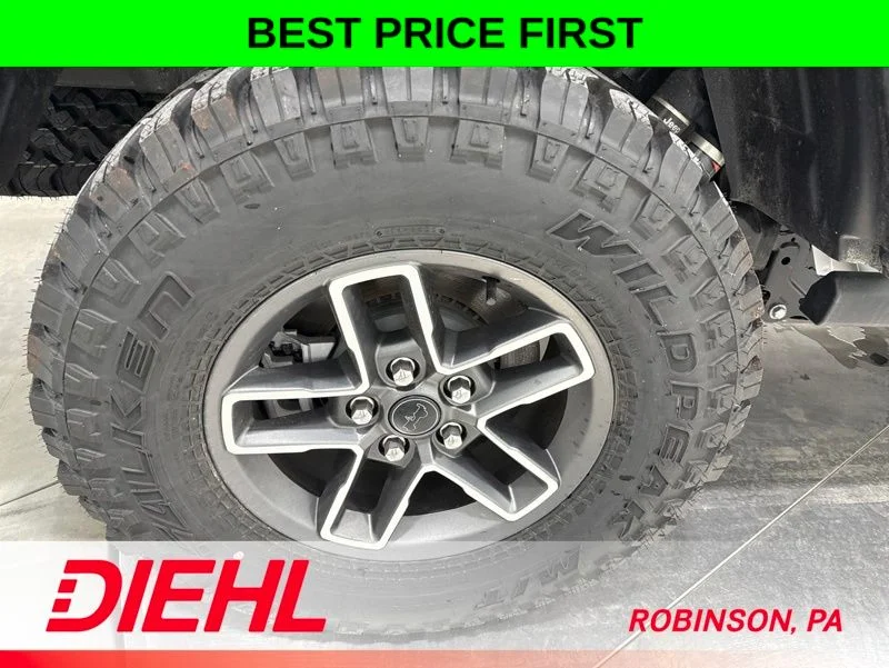 New 2026 Bright White Clear-Coat Exterior Paint Jeep Mojave image 9