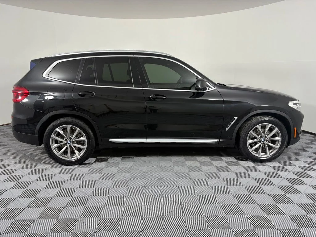 Used 2019 Black BMW xDrive30i image 7