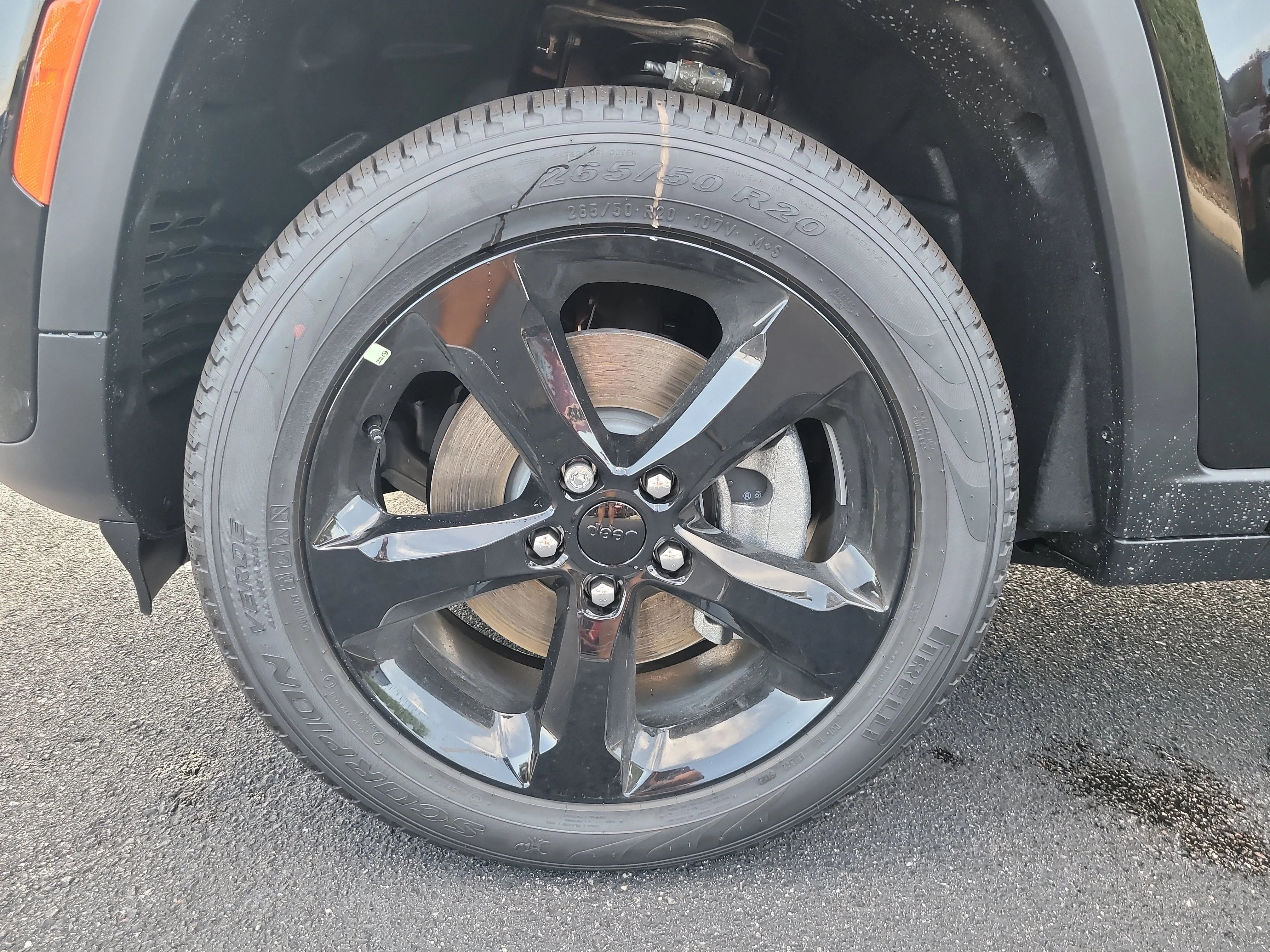 New 2026 Diamond Black Crystal Pearlcoat Jeep Limited image 10