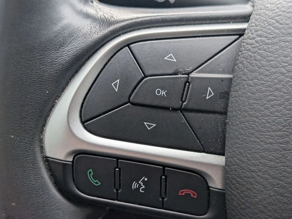 Used 2018 White Jeep Latitude image 15