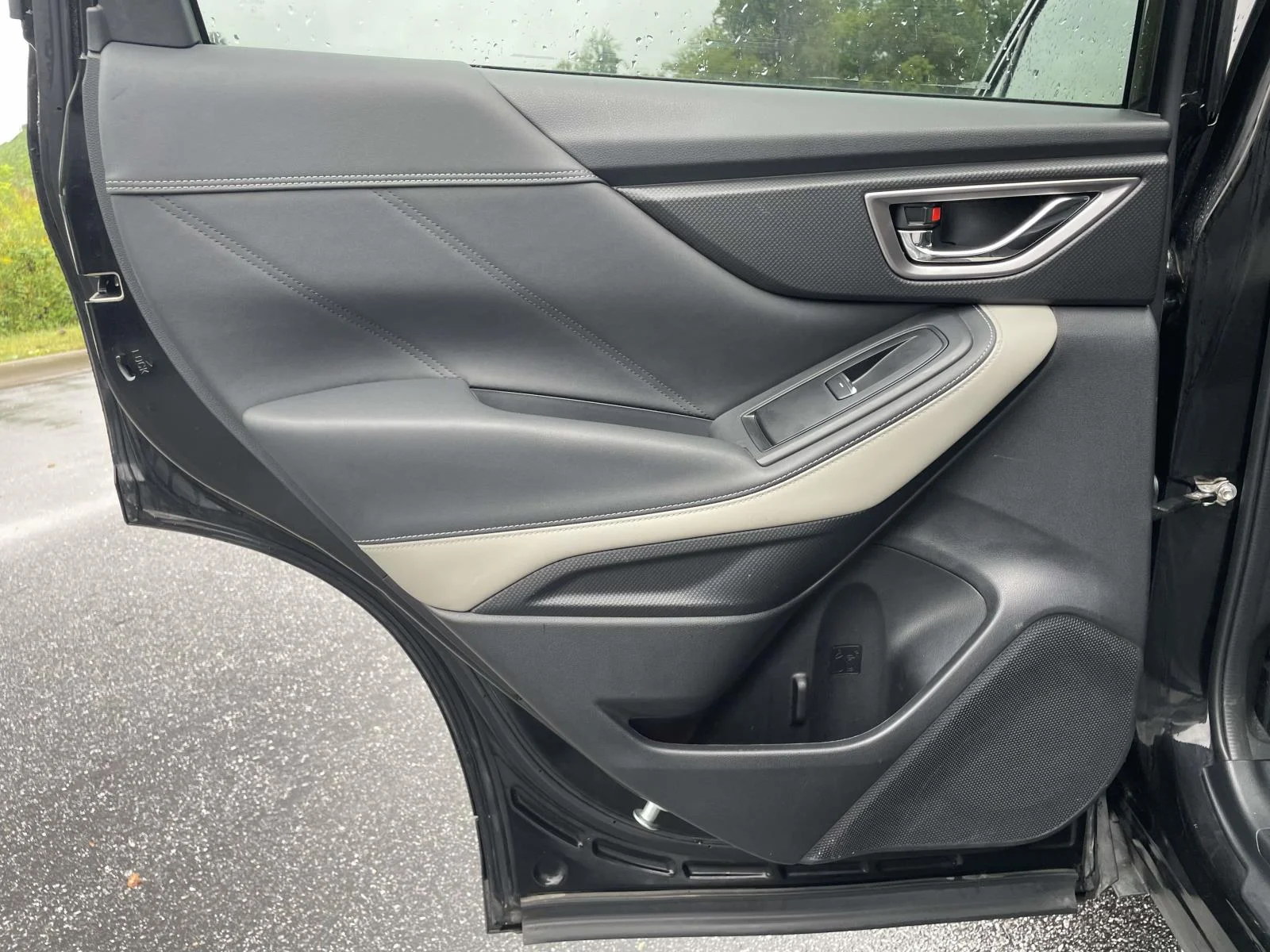 Used 2022 Crystal Black Silica Subaru Limited image 2