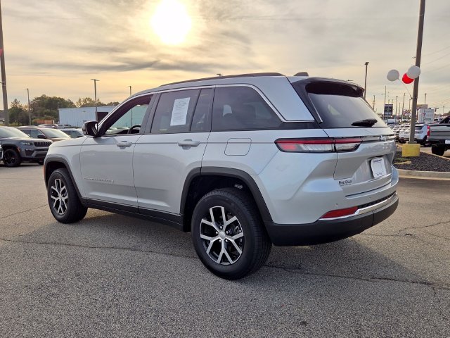 Used 2025 Silver Jeep Limited image 10