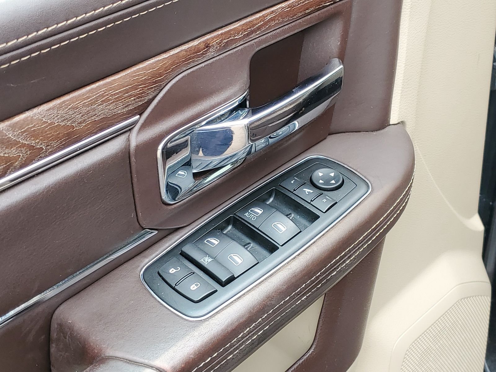 Used 2015 Black Ram Laramie Longhorn image 9