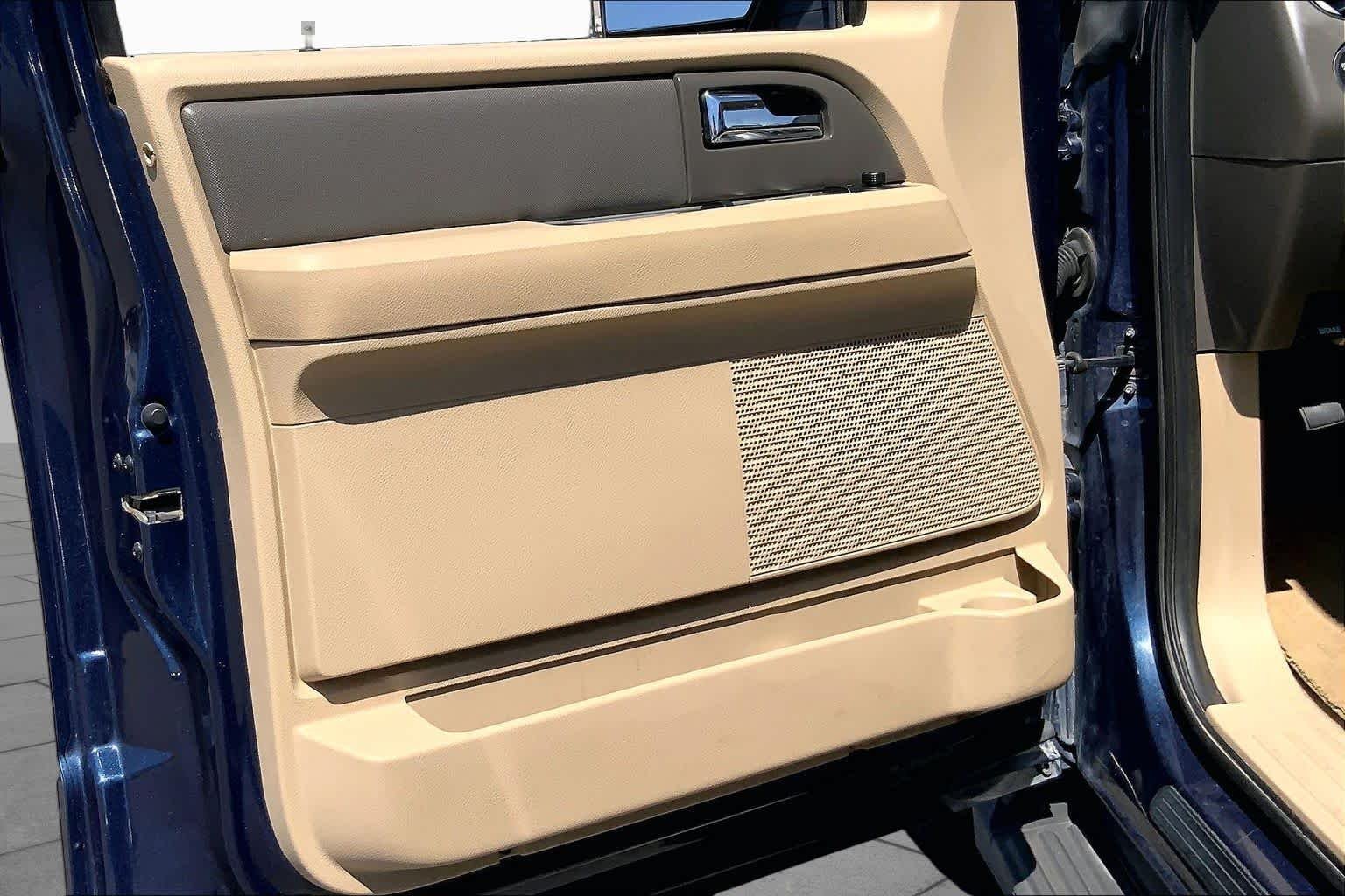 Used 2014 Blue Jeans Metallic Ford XLT image 18