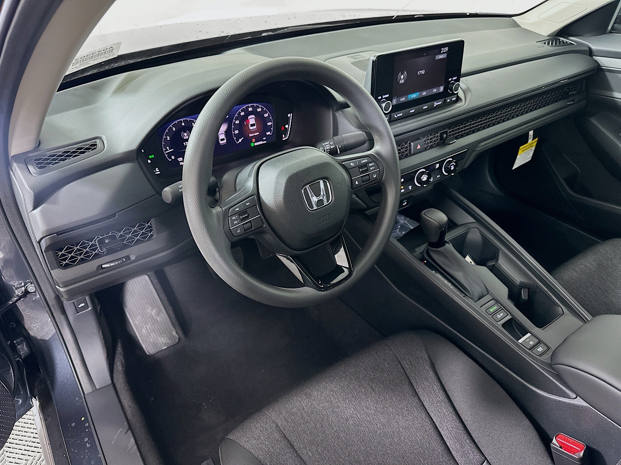 Used 2025 Meteorite Gray Metallic Honda LX image 7
