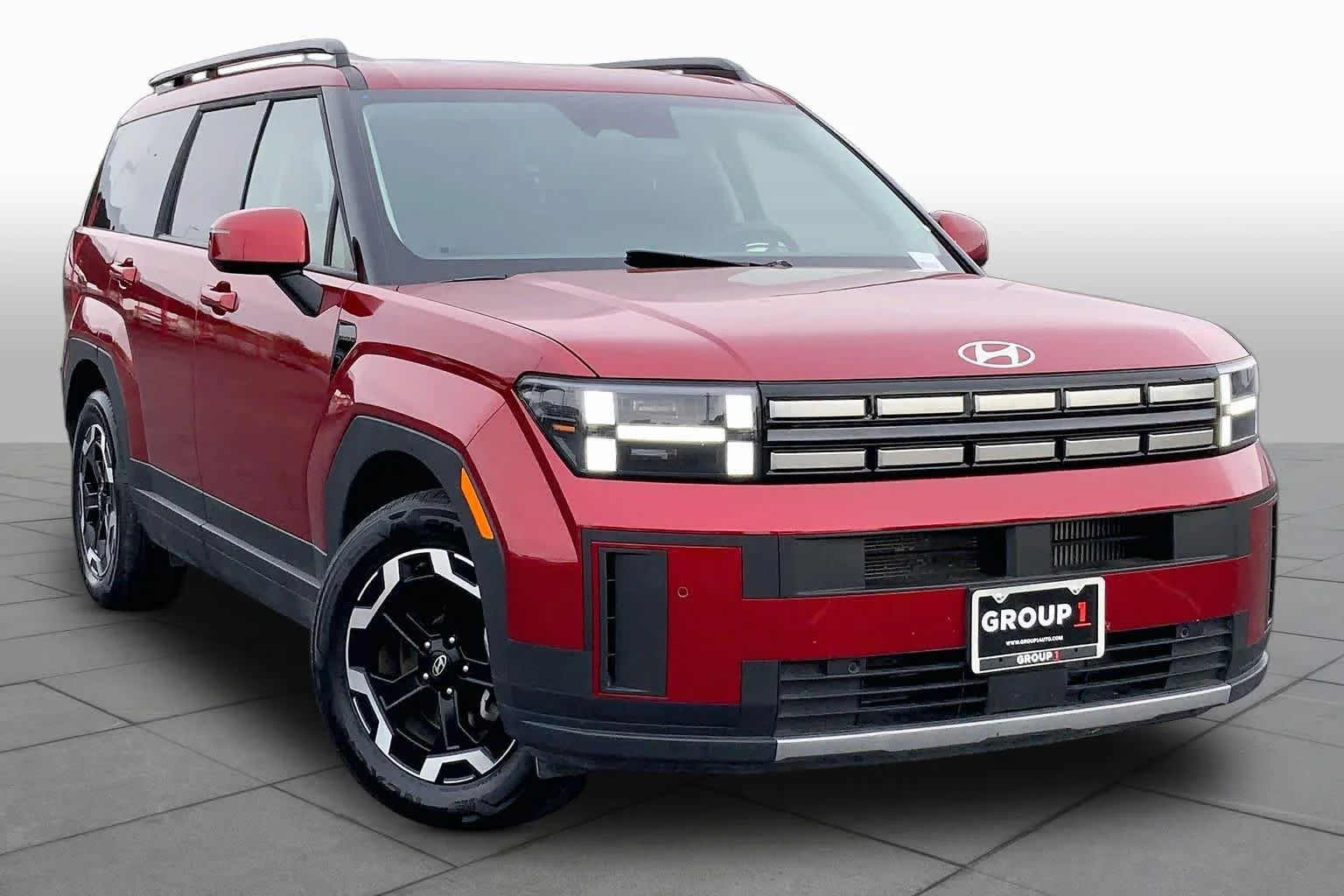 Used 2025 Ultimate Red Hyundai SEL image 3