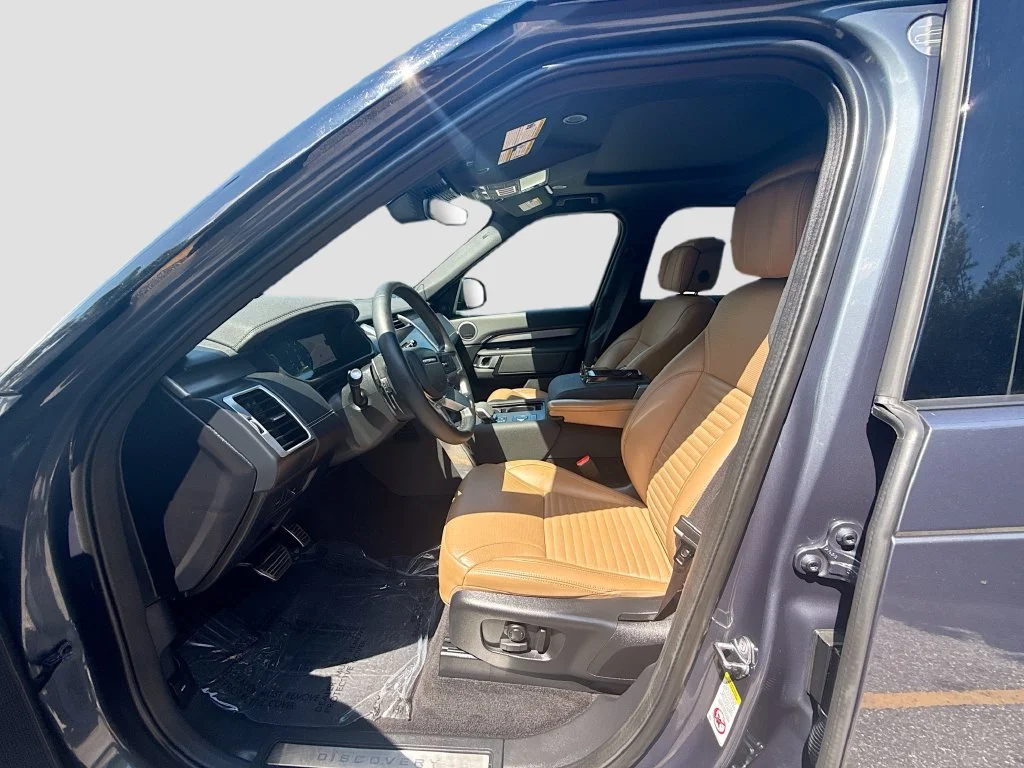 Used 2024  Land Rover Dynamic SE image 23