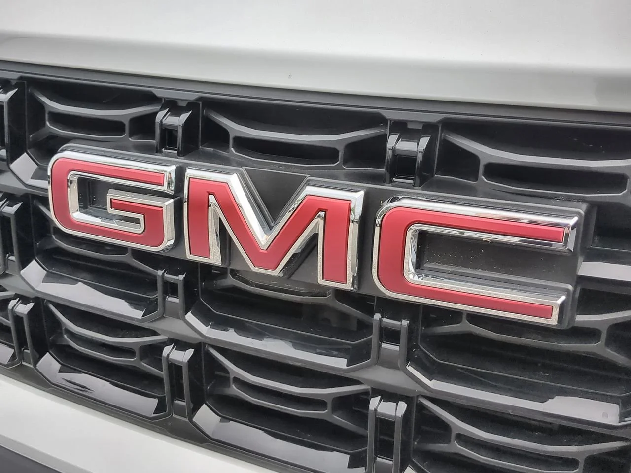 New 2026 Summit White GMC Elevation image 30