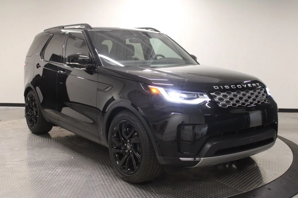 Used 2025 Santorini Black Metallic Land Rover S image 11