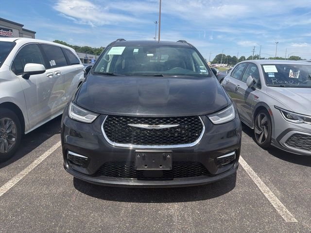 2023 Chrysler Pacifica Limited's photo
