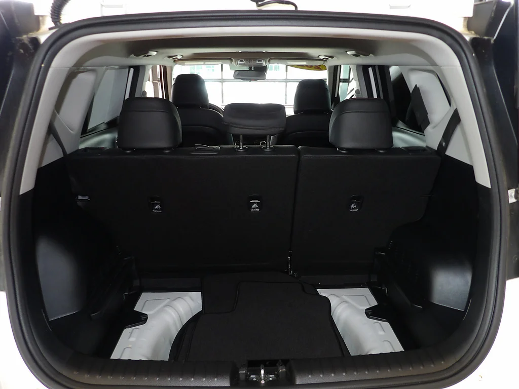 Used 2023 Snow White Pearl Kia GT-Line image 19