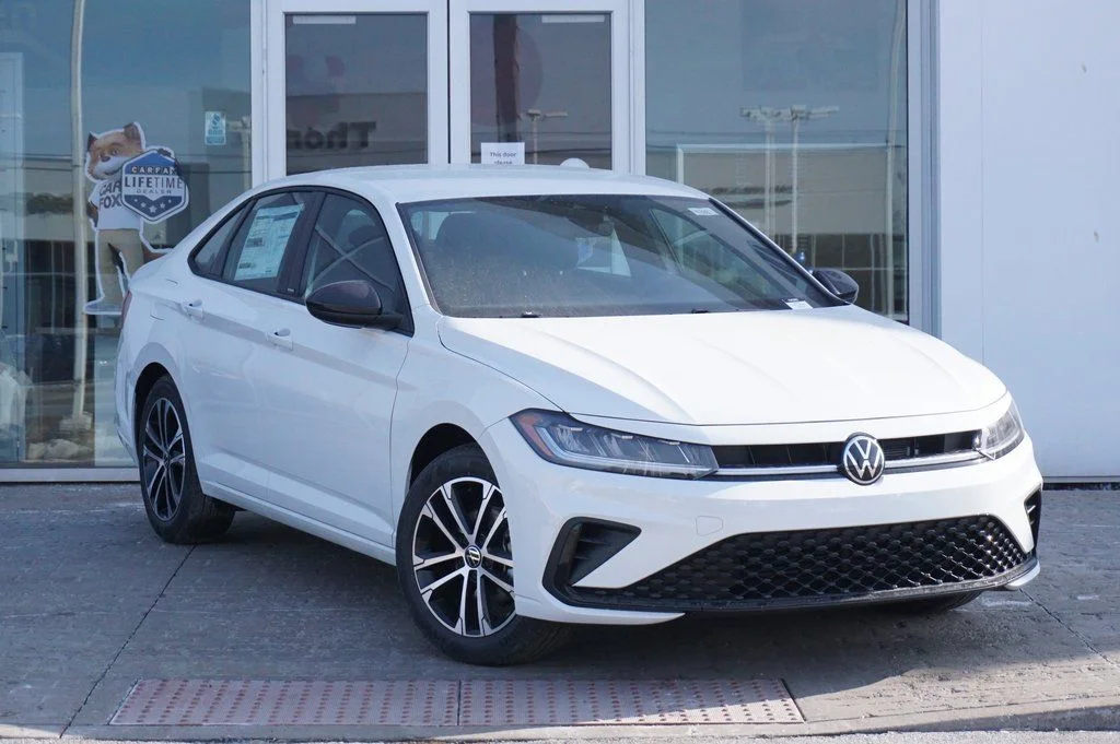 New 2026 White Volkswagen 1.5T Sport image 2