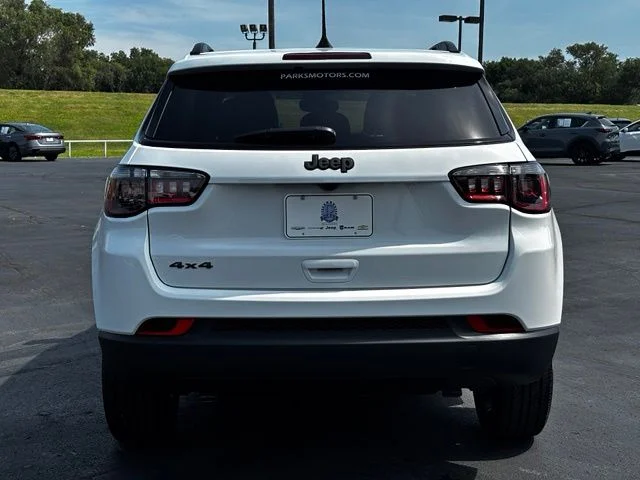New 2026 Bright White Clear-Coat Exterior Paint Jeep Latitude image 6