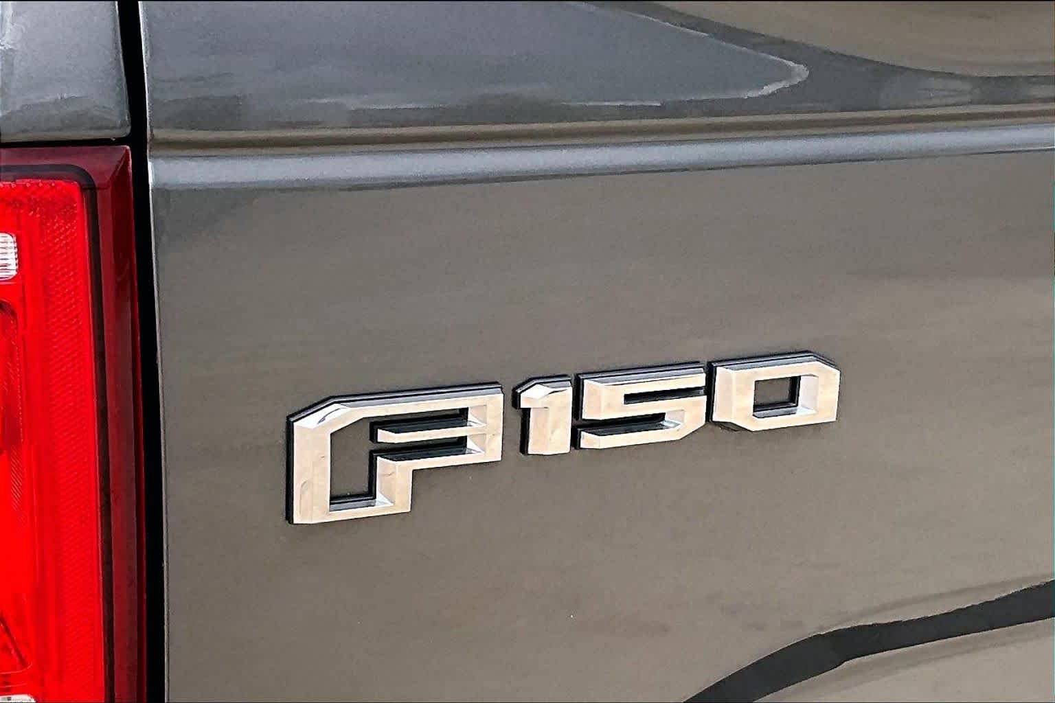 Used 2017 Magnetic Metallic Ford XL image 15