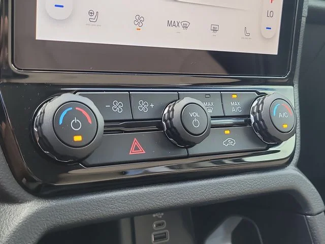 New 2026 Oxford White Ford Lariat image 26