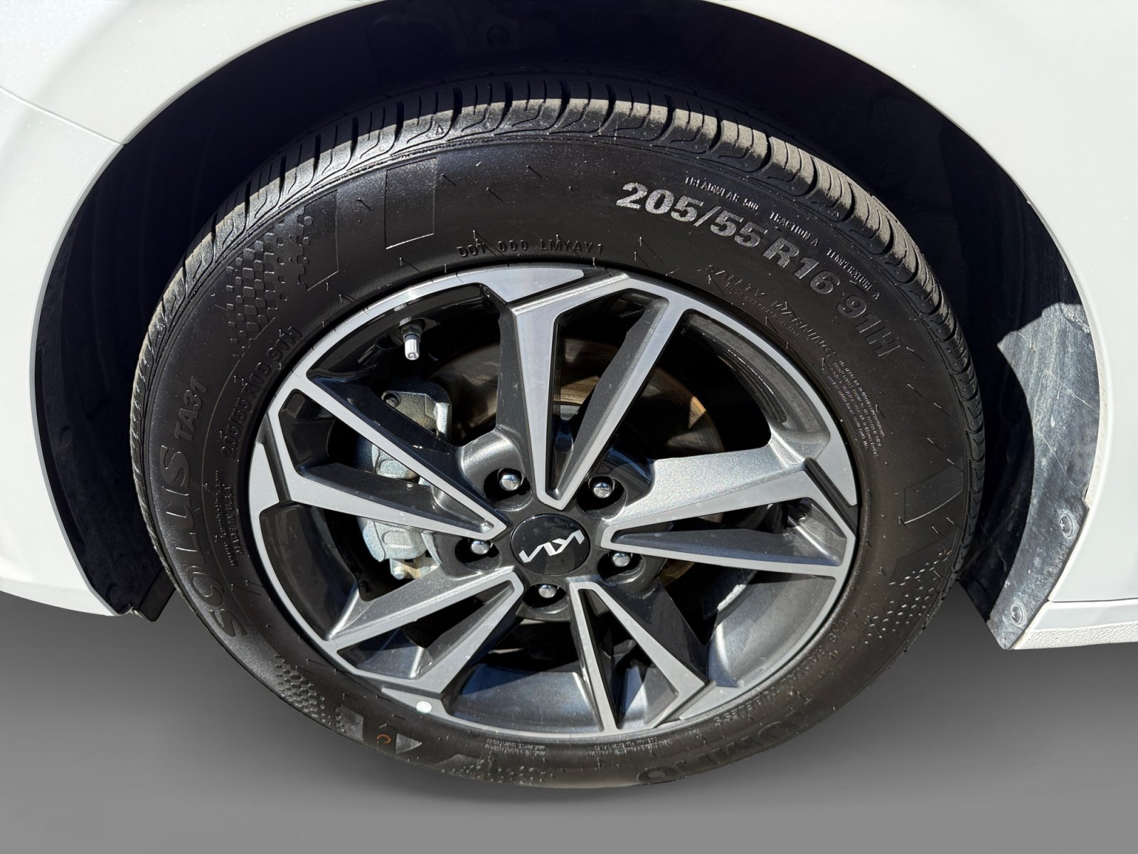 Used 2023 Snow White Pearl Kia LXS image 9
