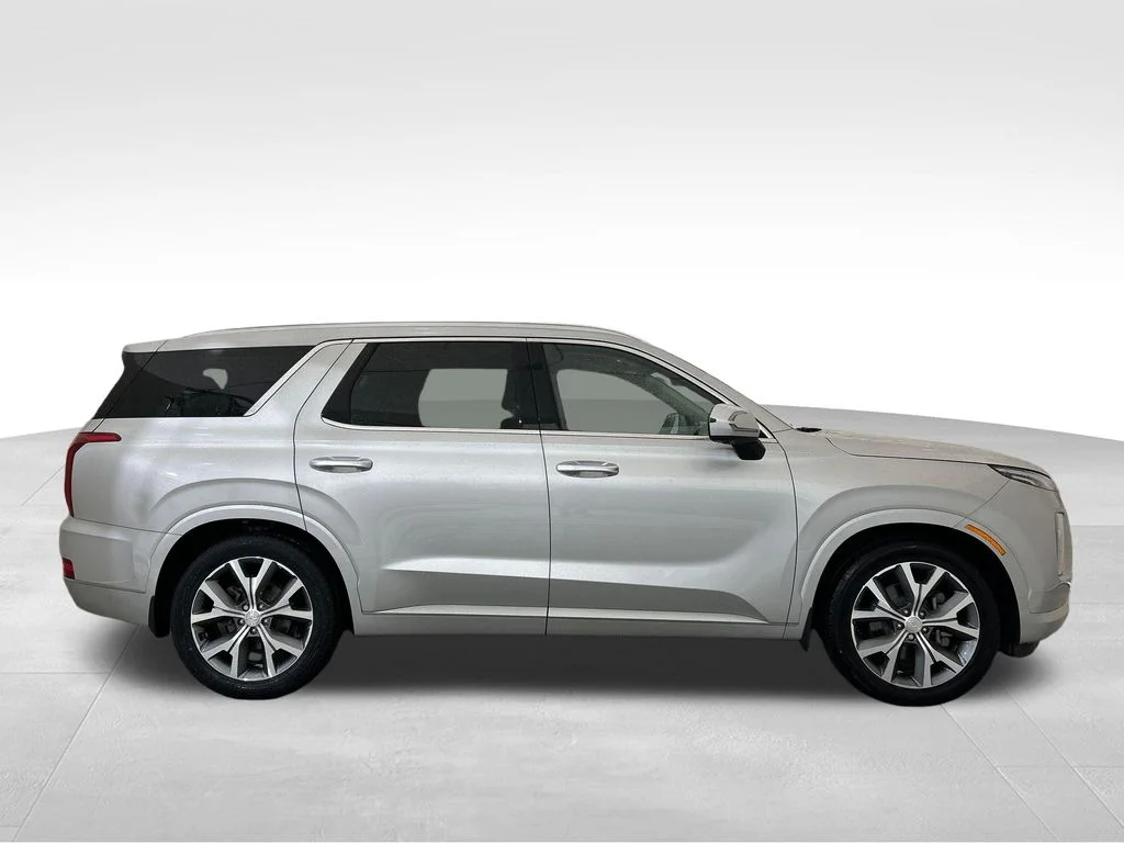 Used 2022 Silver Hyundai Limited image 7