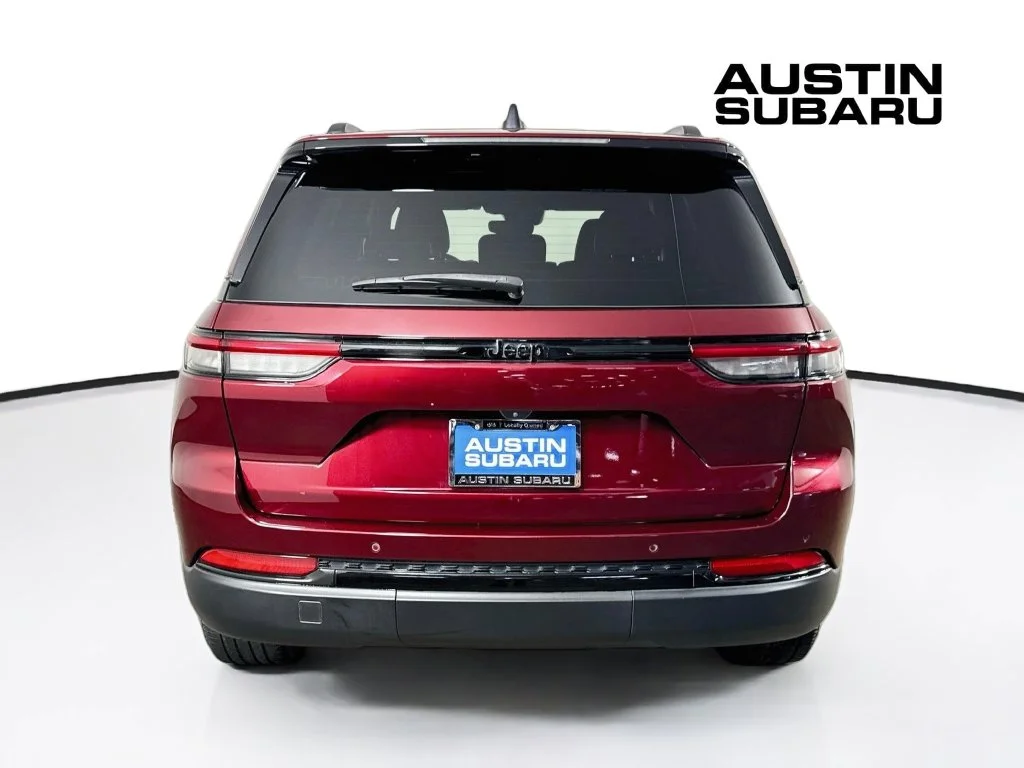 Used 2023 Red Jeep Altitude image 6