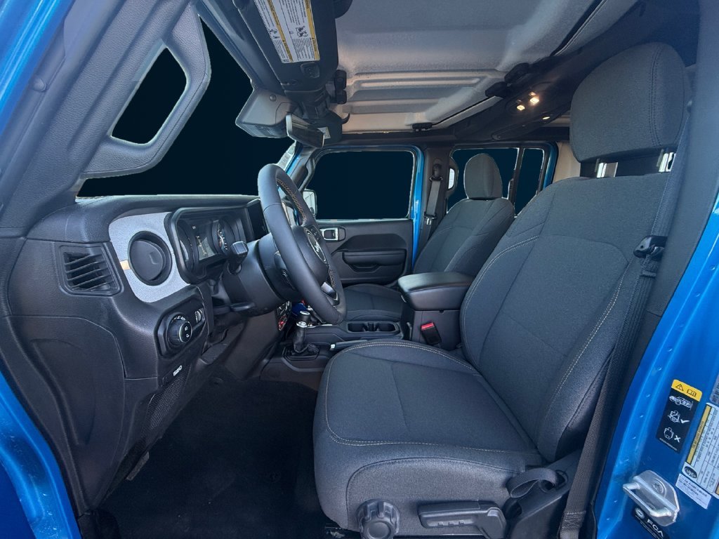 New 2024 Hydro Blue Pearl-Coat Exterior Paint Jeep  image 10