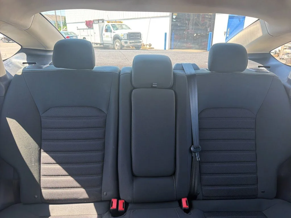 Used 2019 Gray Ford SE image 40