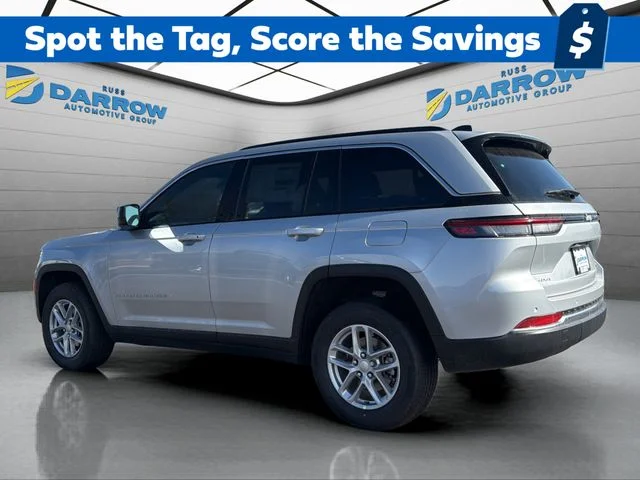 New 2026 Silver Zynith Exterior Paint Jeep Laredo X image 3